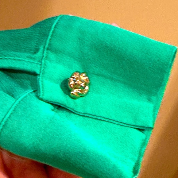 Striking shiny green viscose shirt top shirt blouse Dubai Mall brand. Size XS - Picture 12 of 13